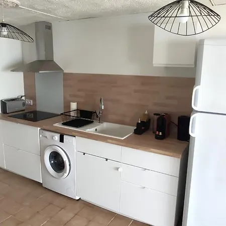 Holiday home Maison De Pecheur A Giens Les Pieds Dans L'eau ! *